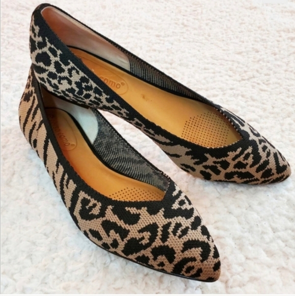 Leopard pointed toe flats - Picture 1 of 4
